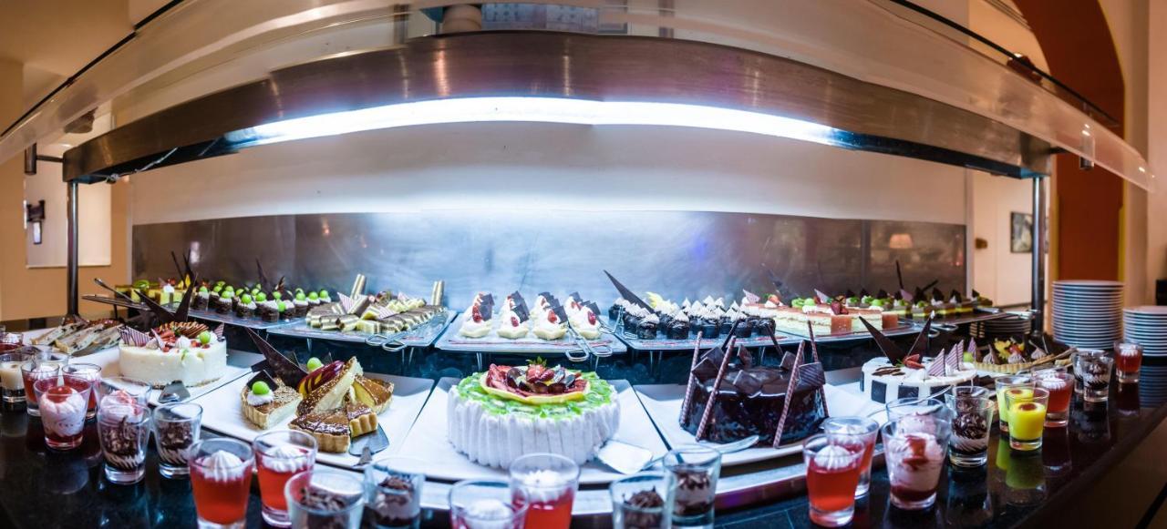 Pickalbatros Golf Beach Resort Sharm el-Sheikh Ngoại thất bức ảnh A dessert buffet