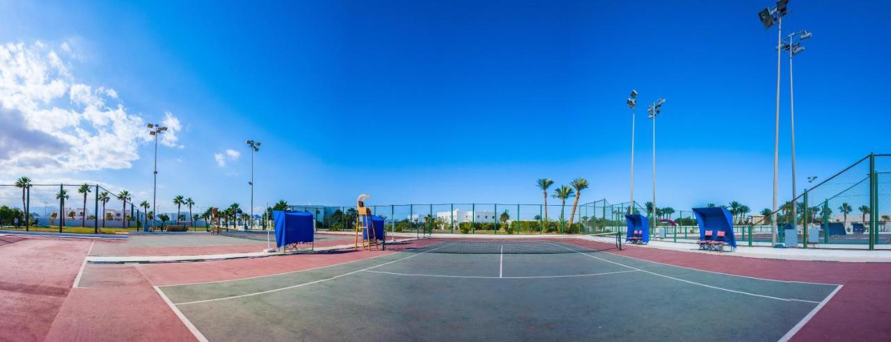 Pickalbatros Golf Beach Resort Sharm el-Sheikh Ngoại thất bức ảnh Tennis courts at the complex